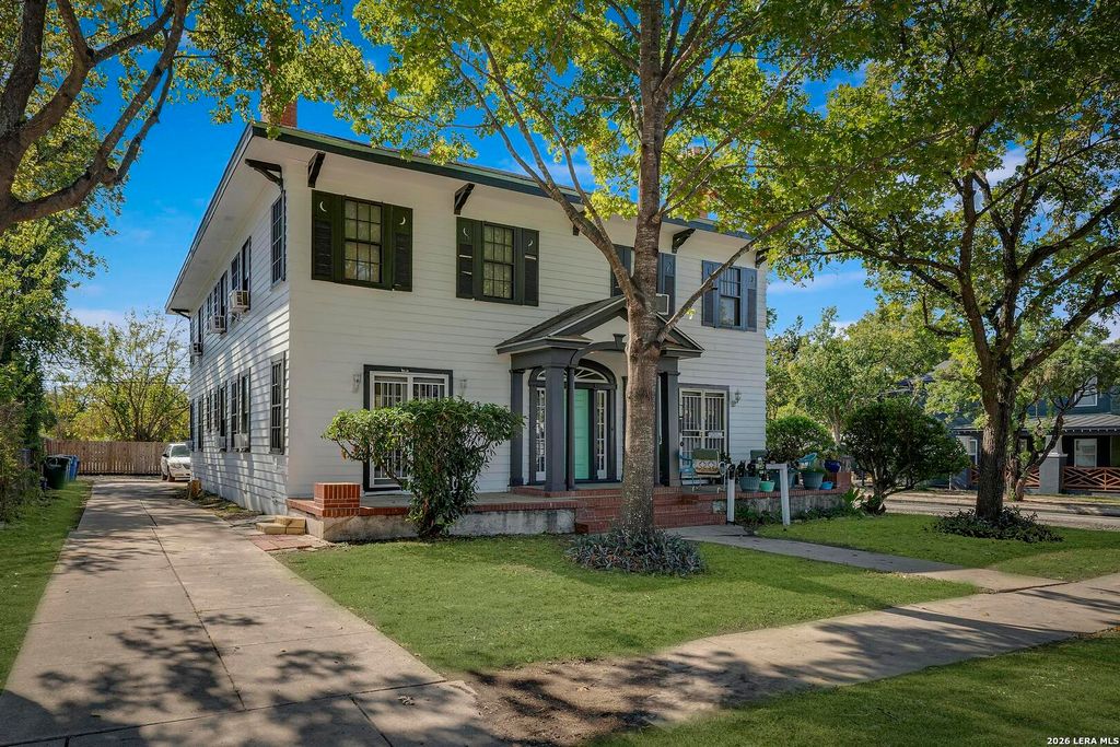 Photo of 1044 W MISTLETOE AVE 4 #4, San Antonio, TX 78201 (MLS # 1991222)