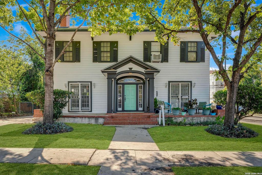 Photo of 1044 W MISTLETOE AVE 4 #4, San Antonio, TX 78201 (MLS # 1991222)