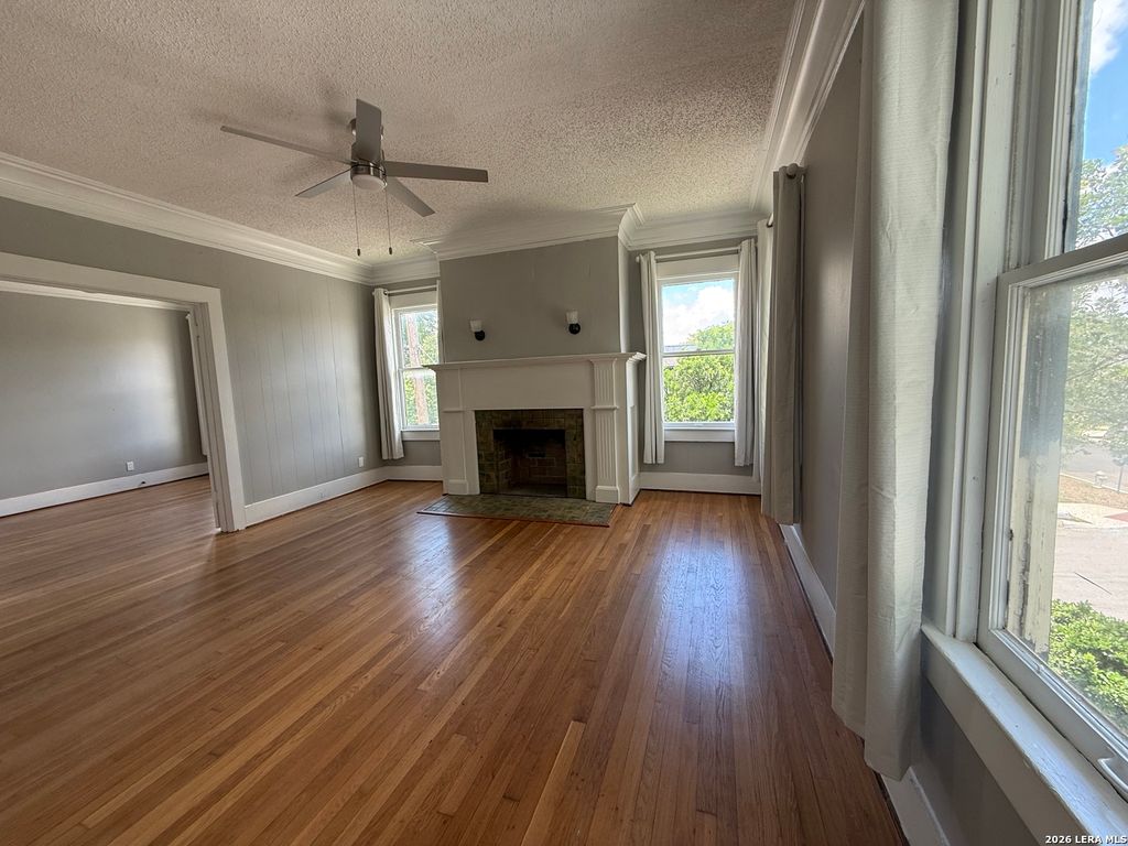 Photo of 1044 W MISTLETOE AVE 4 #4, San Antonio, TX 78201 (MLS # 1991222)
