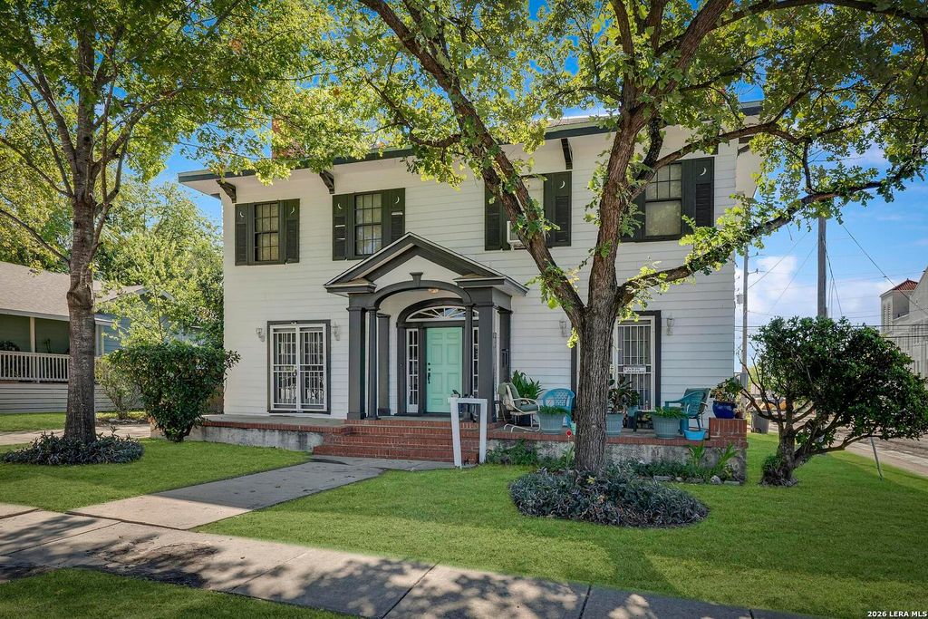 Photo of 1044 W MISTLETOE AVE 4 #4, San Antonio, TX 78201 (MLS # 1991222)