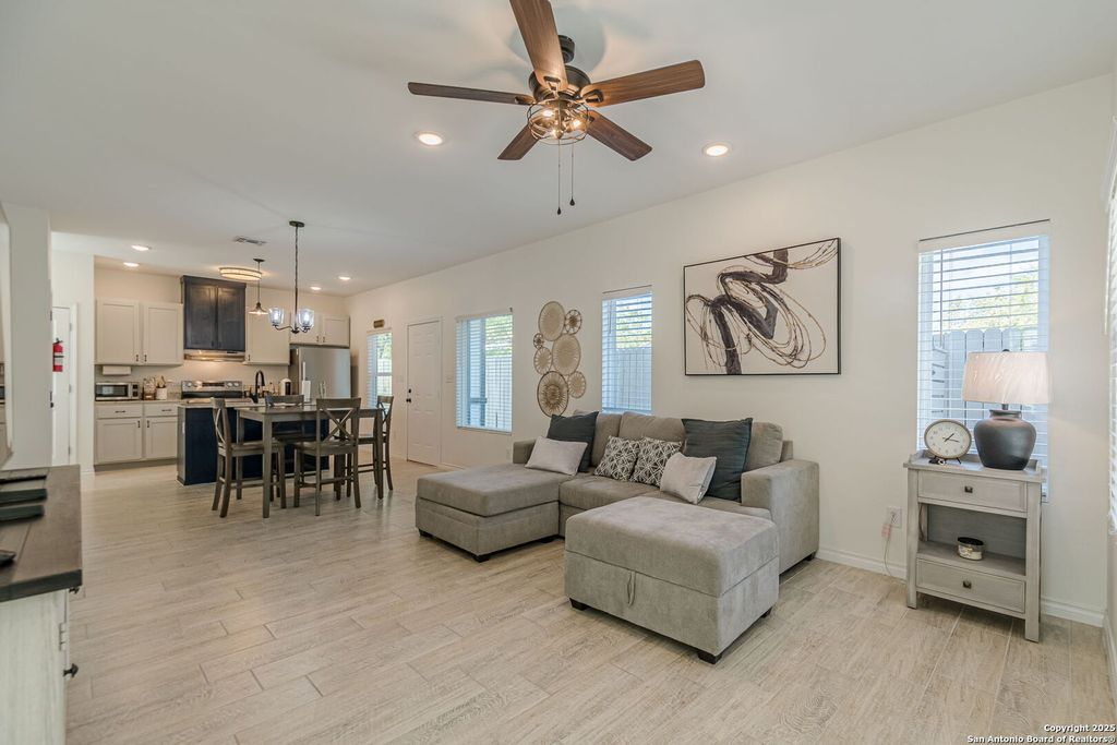 Photo of 523 Ruiz 103 #103, San Antonio, TX 78207 (MLS # 1918189)