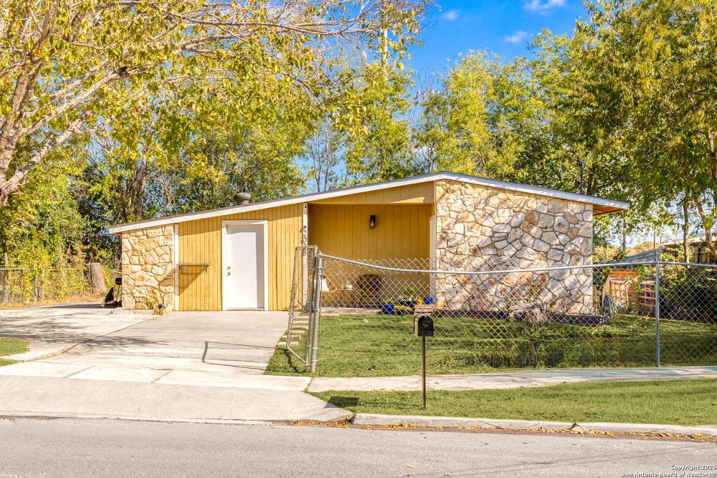 Photo of 2038 Springvale, San Antonio, TX 78227 (MLS # 1923284)