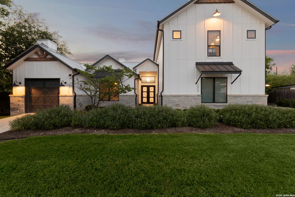 Photo of 1025 GARRATY RD, Terrell Hills, TX 78209 (MLS # 1965729)