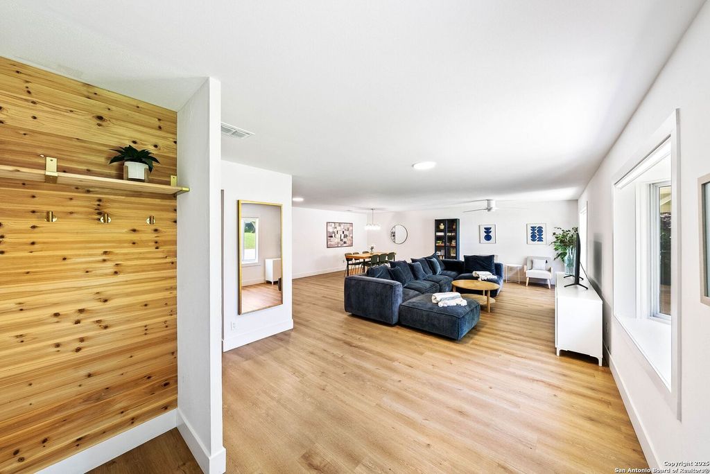 Photo of 730 Gloria Rd, Seguin, TX 78155 (MLS # 1877511)