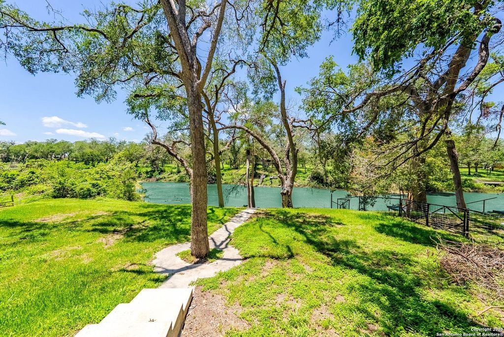 Photo of 730 Gloria Rd, Seguin, TX 78155 (MLS # 1877511)