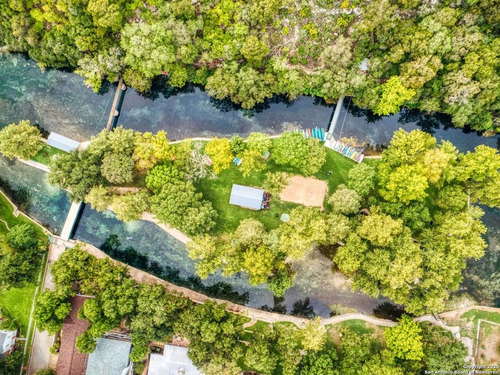 Photo of 353 Lakeview Blvd, New Braunfels, TX 78130 (MLS # 1921351)