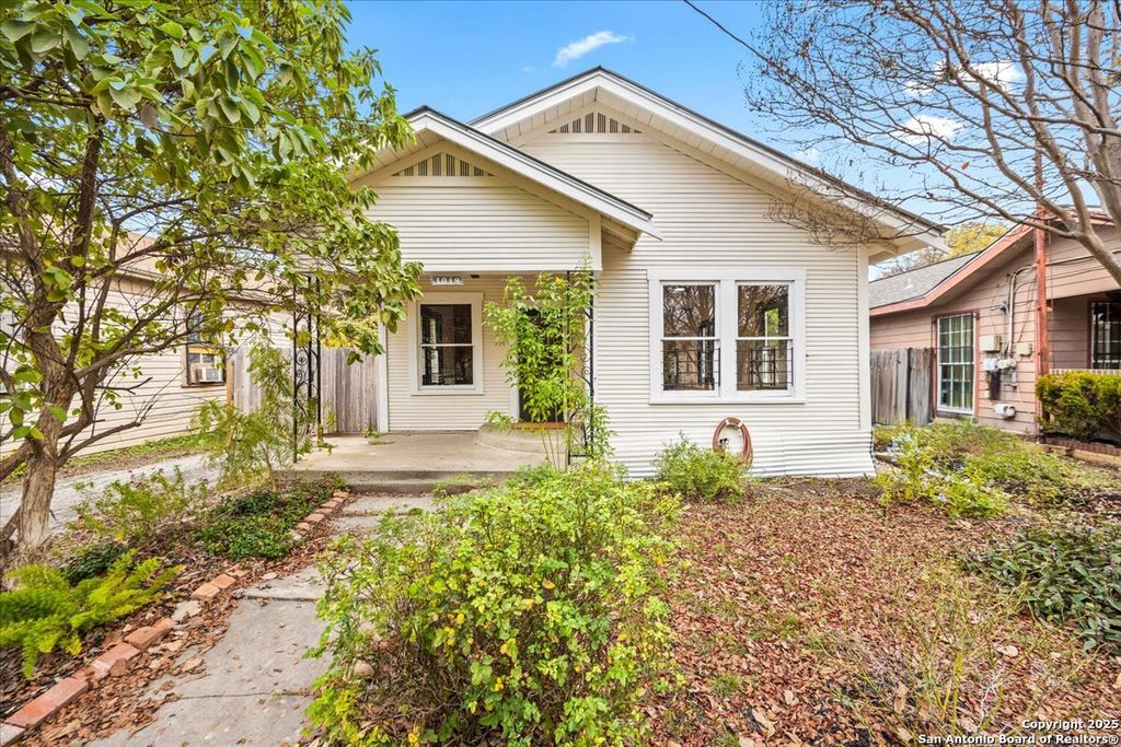 Photo of 1019 Saint James, San Antonio, TX 78202 (MLS # 1930360)