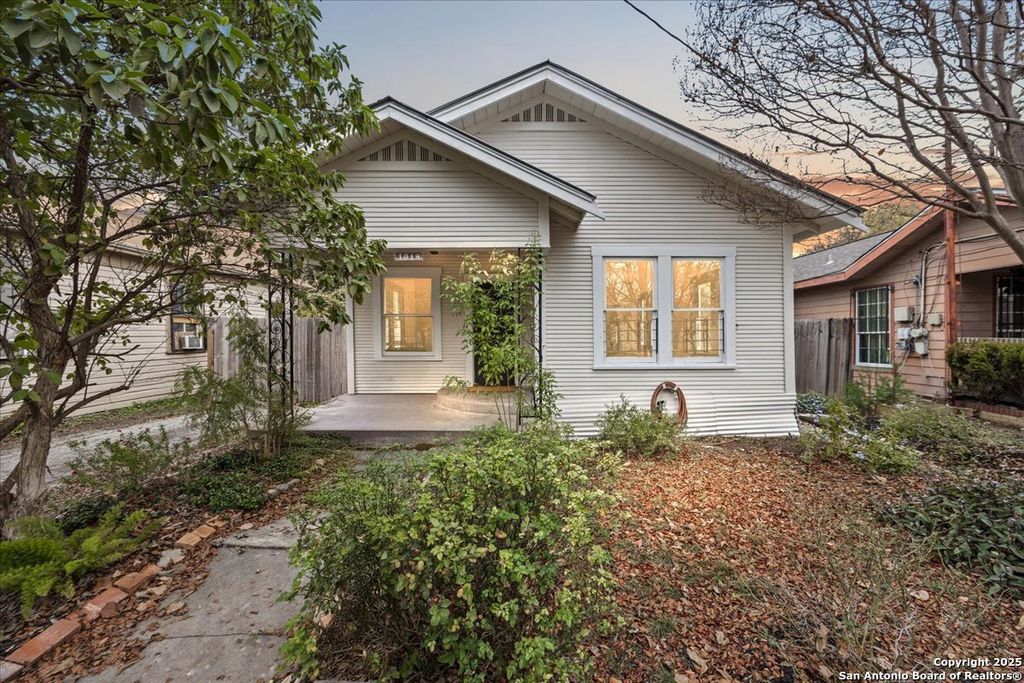 Photo of 1019 Saint James, San Antonio, TX 78202 (MLS # 1930360)