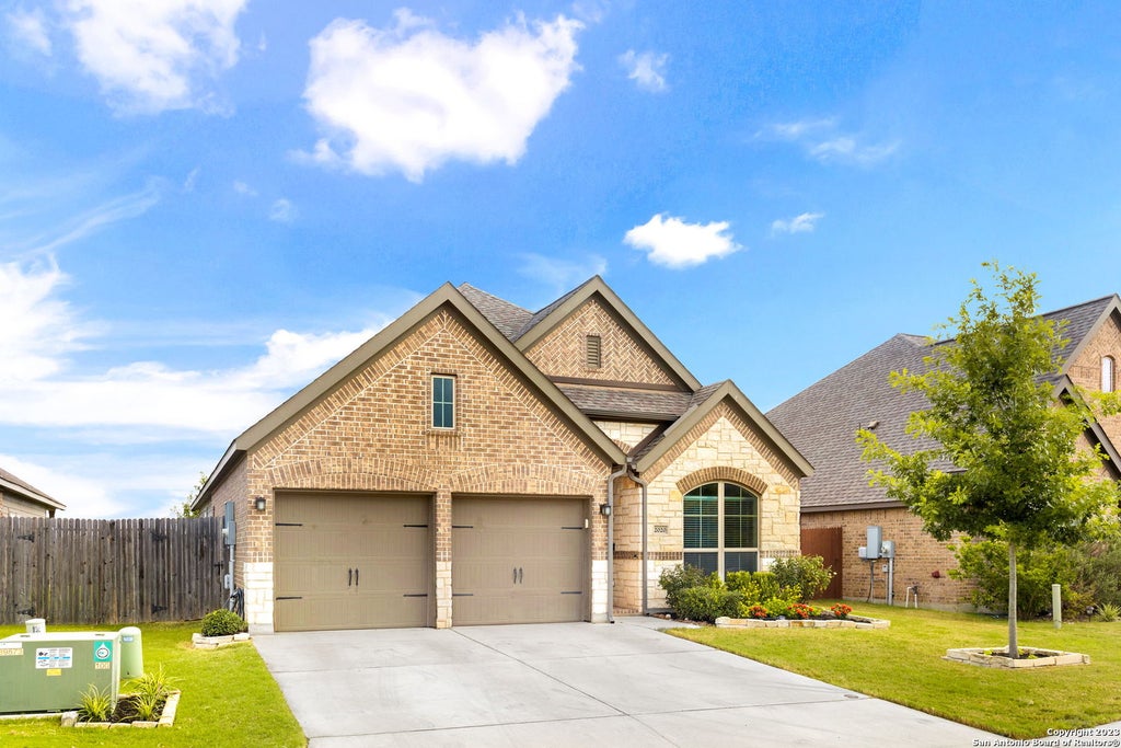 Photo of 2020 GLEN HOLLOW, Seguin, TX 78155 (MLS # 2016427)
