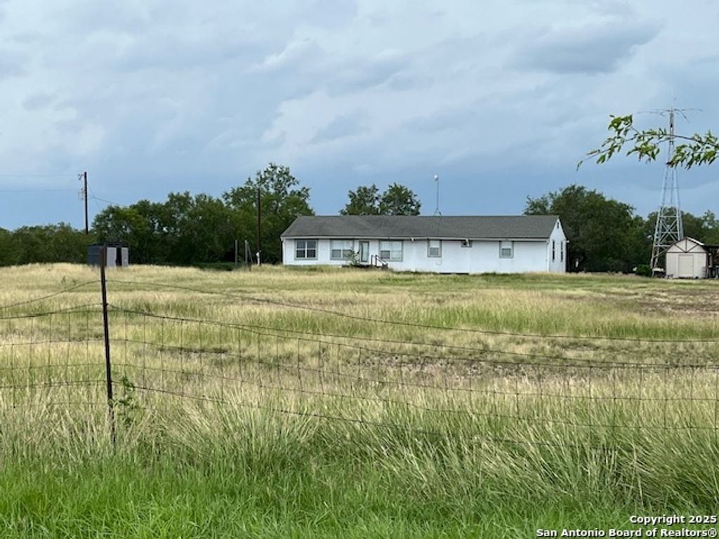 Photo of 2065 Corgey, Pleasanton, TX 78064 (MLS # 1876066)