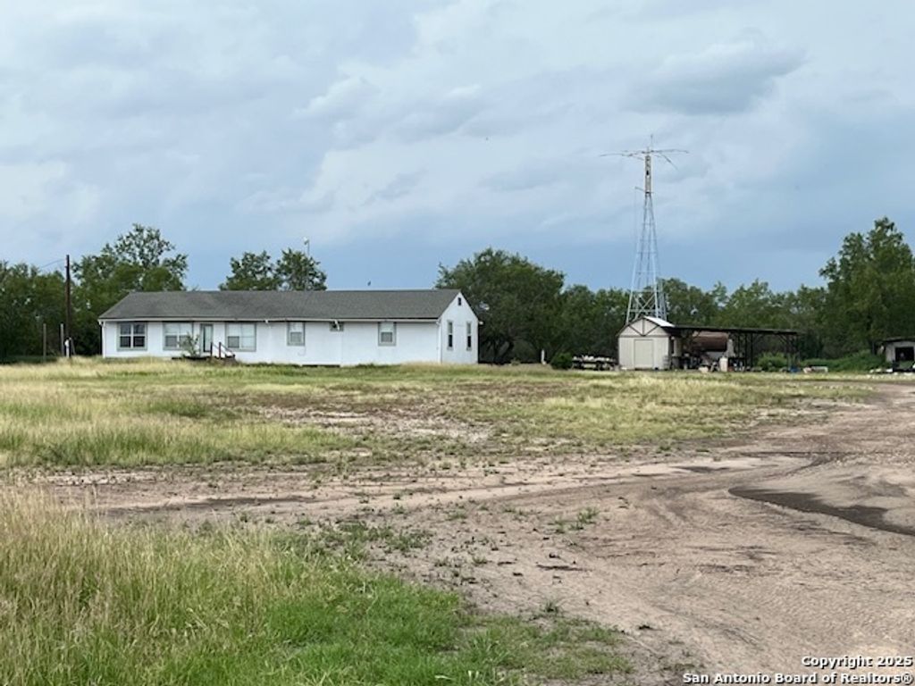 Photo of 2065 Corgey, Pleasanton, TX 78064 (MLS # 1876066)