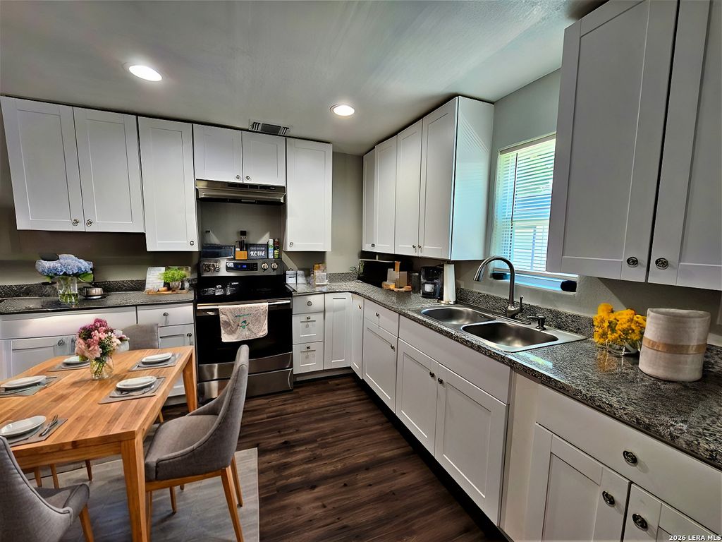 Photo of 415 N Erskine, Seguin, TX 78155 (MLS # 1971708)