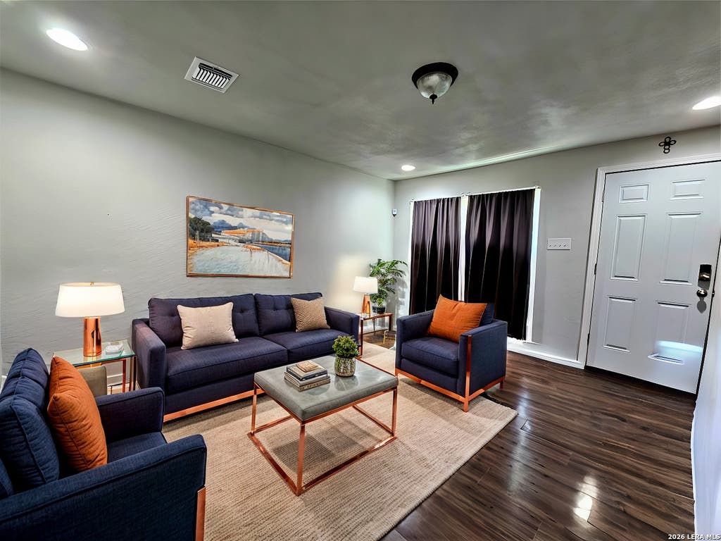 Photo of 415 N Erskine, Seguin, TX 78155 (MLS # 1971708)