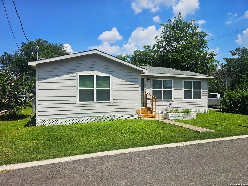 Photo of 415 N Erskine, Seguin, TX 78155 (MLS # 1971708)