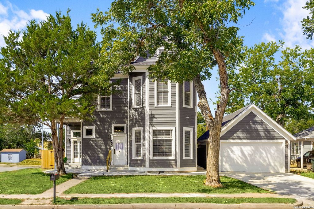 Photo of 400 N Bowie, Seguin, TX 78155 (MLS # 1958119)