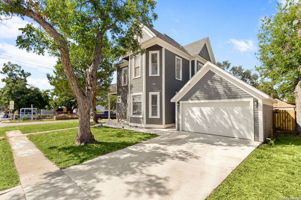 Photo of 400 N Bowie, Seguin, TX 78155 (MLS # 1958119)