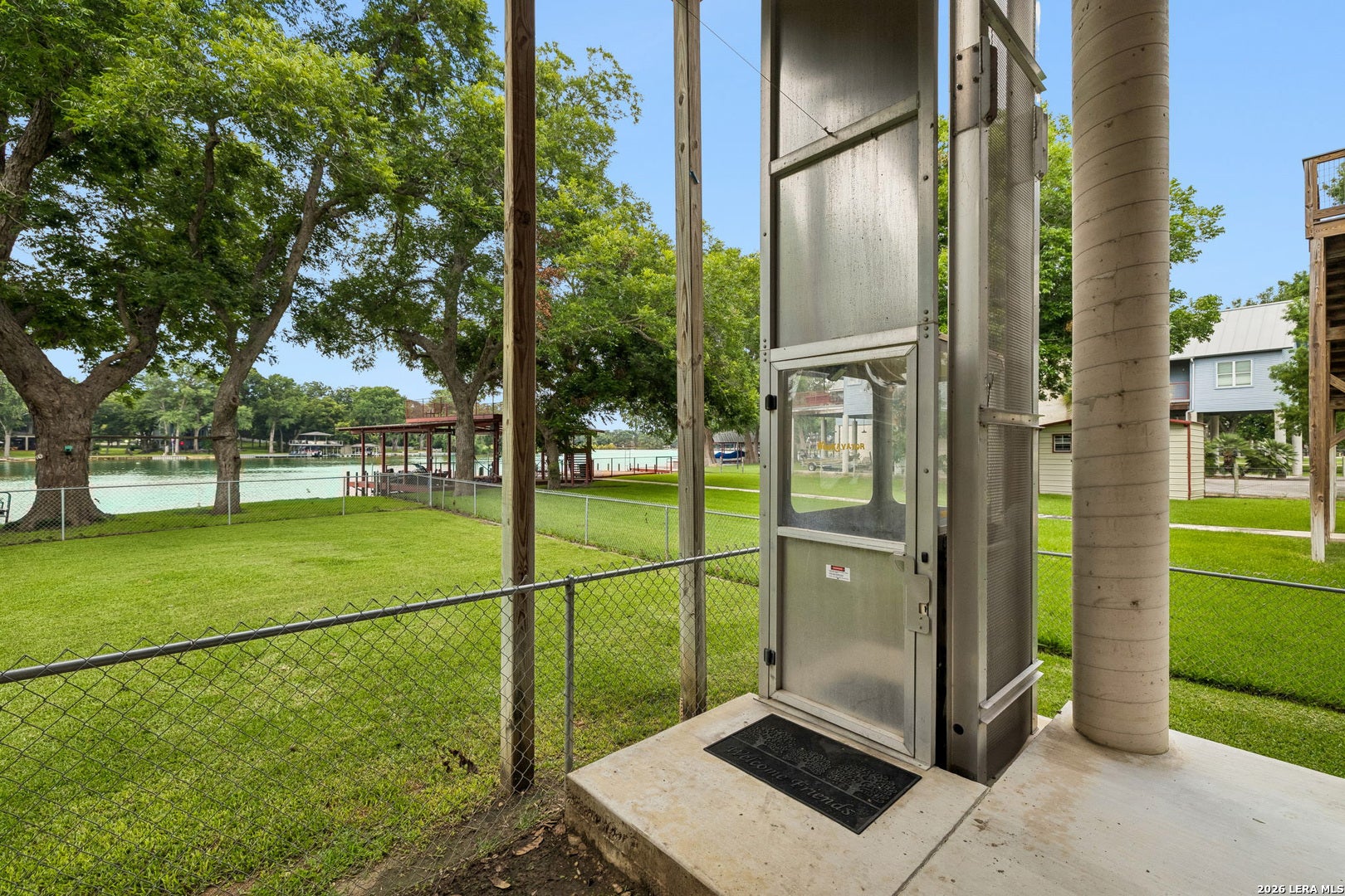 160 Lakeside Dr