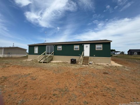 207 Persimmon Pleasanton TX 78064