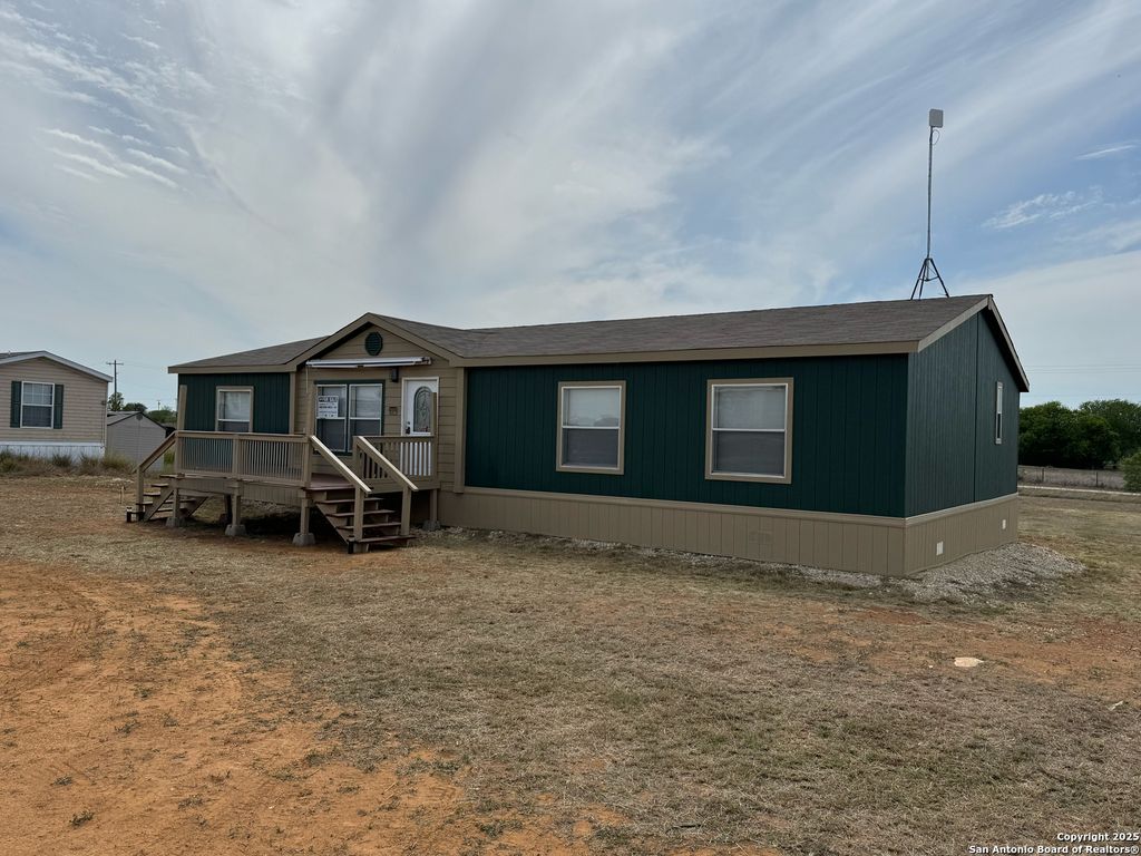 Photo of 207 Persimmon, Pleasanton, TX 78064 (MLS # 1865142)