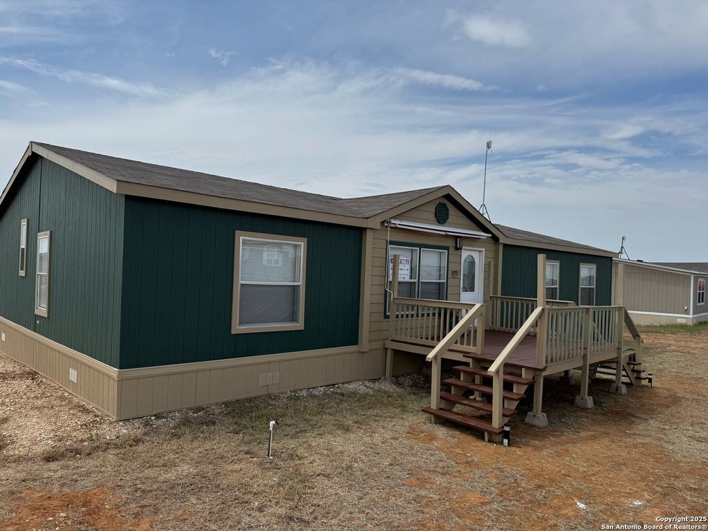 Photo of 207 Persimmon, Pleasanton, TX 78064 (MLS # 1865142)