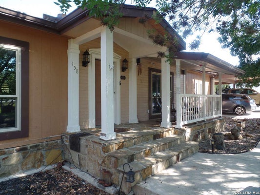 158 OAK VALLEY DR, LAKEHILLS, TX 78063 - Image 040263dadf5e5bb34dddd5f9ecd0d2f4/2465721696