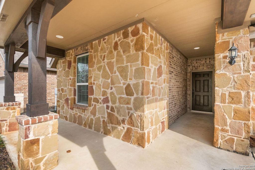 Photo of 116 Aberdeen, Boerne, TX 78015 (MLS # 1934106)
