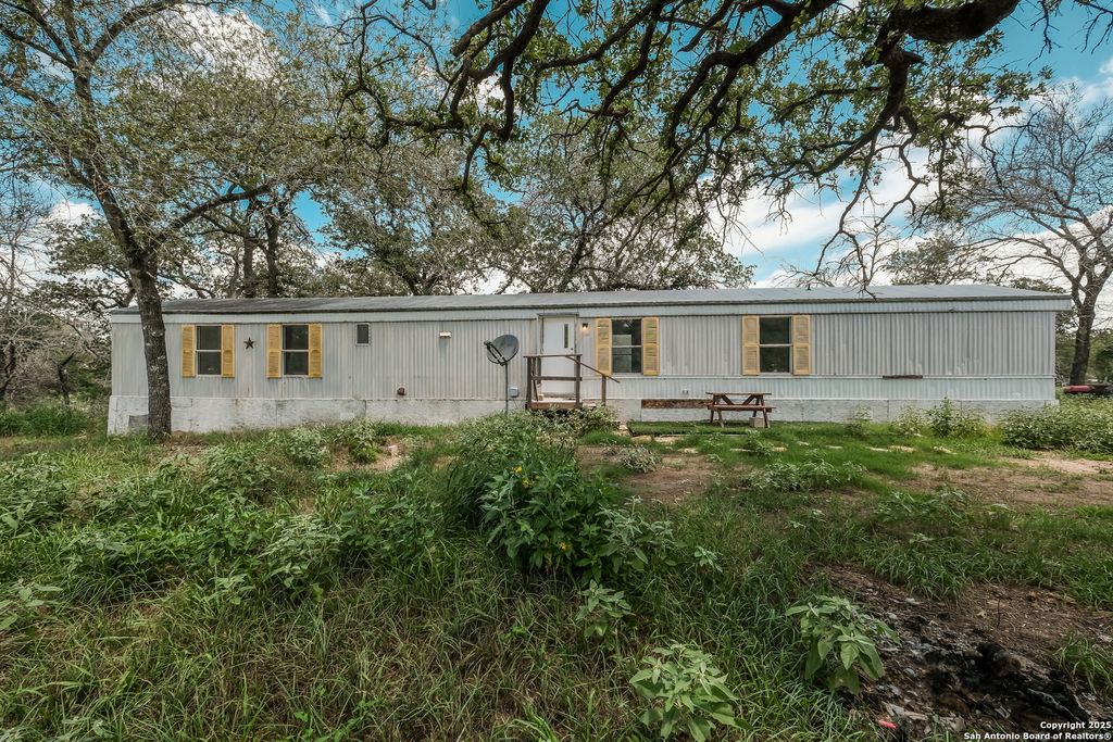Photo of 131 Flores Oaks, Floresville, TX 78114 (MLS # 1883294)
