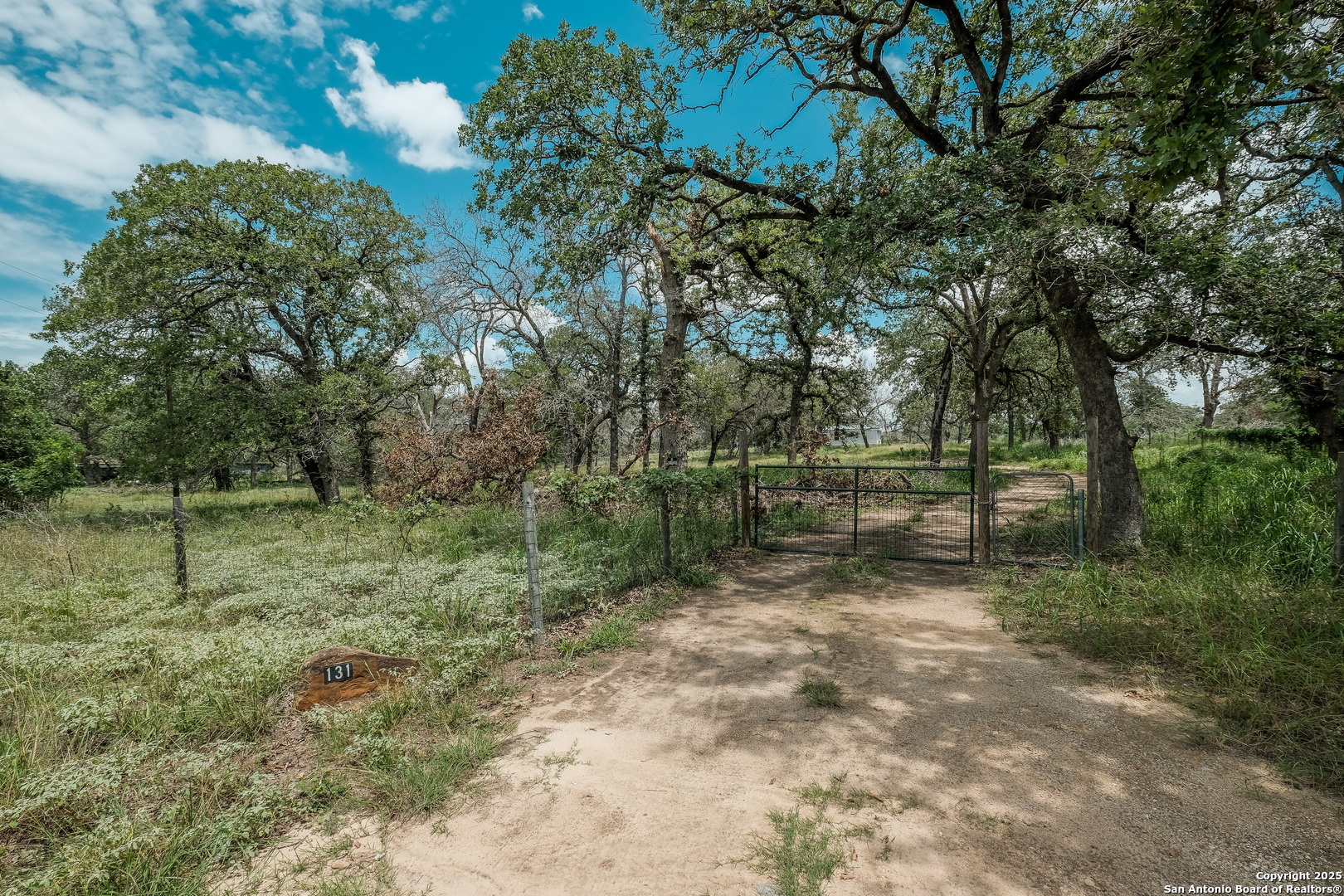 131 Flores Oaks
