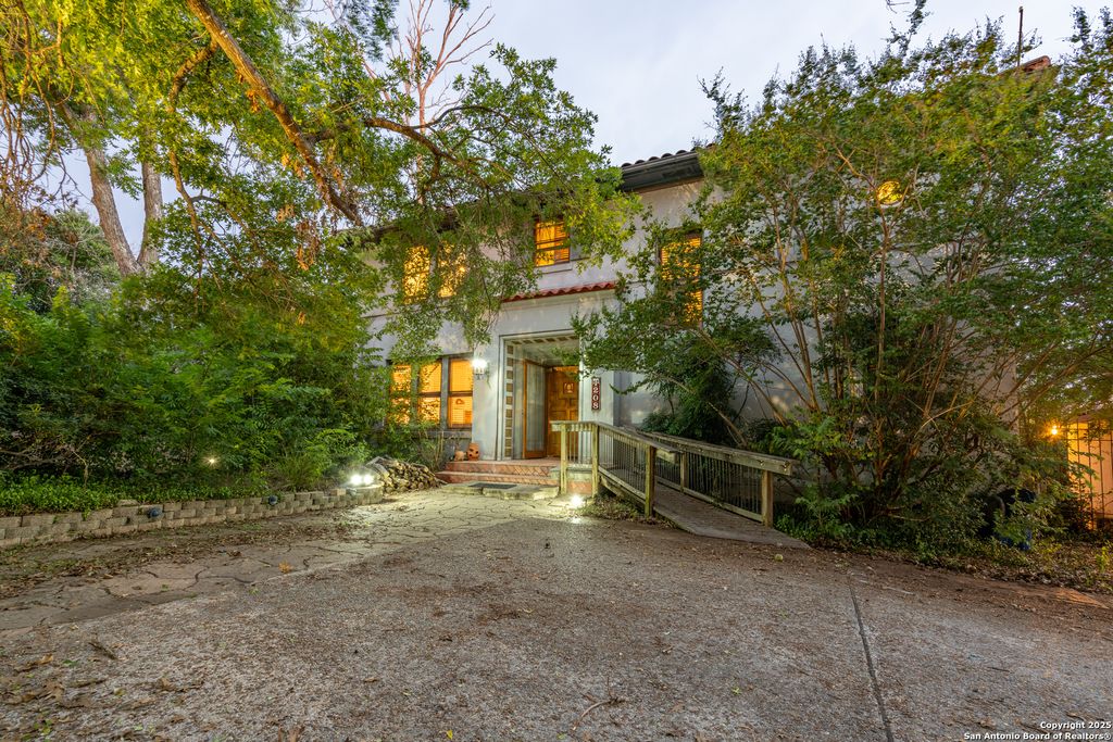 Photo of 208 terrell, Terrell Hills, TX 78209 (MLS # 1889664)
