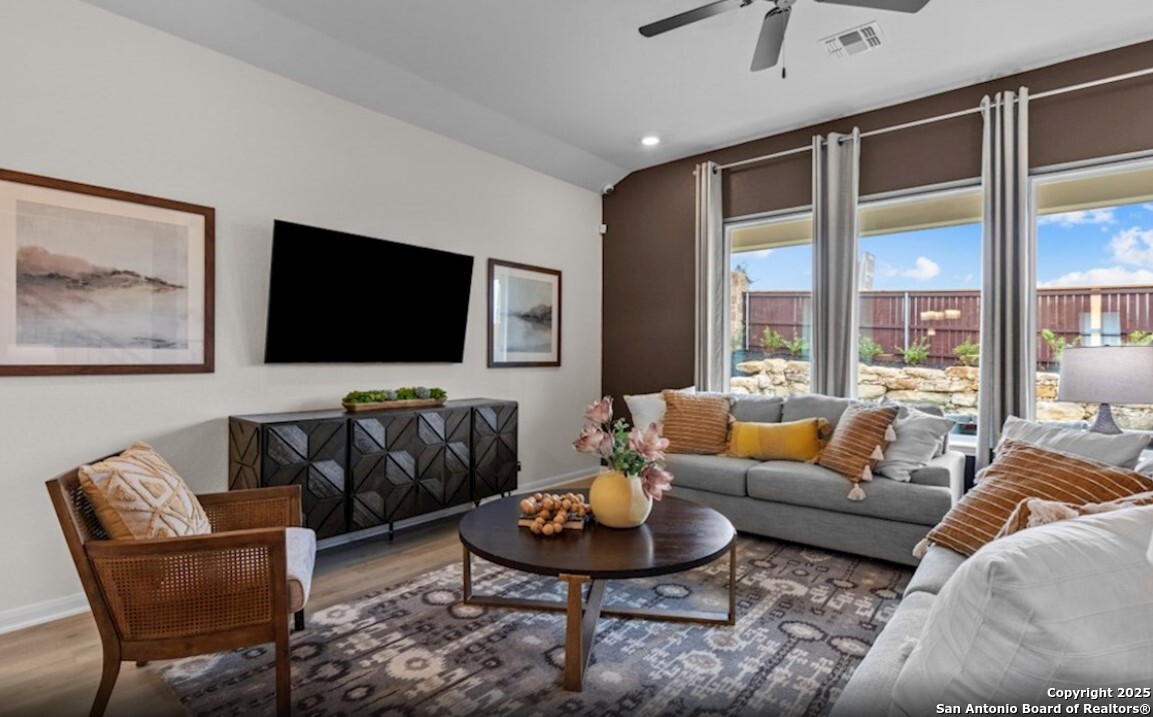 6651 Comanche Valley