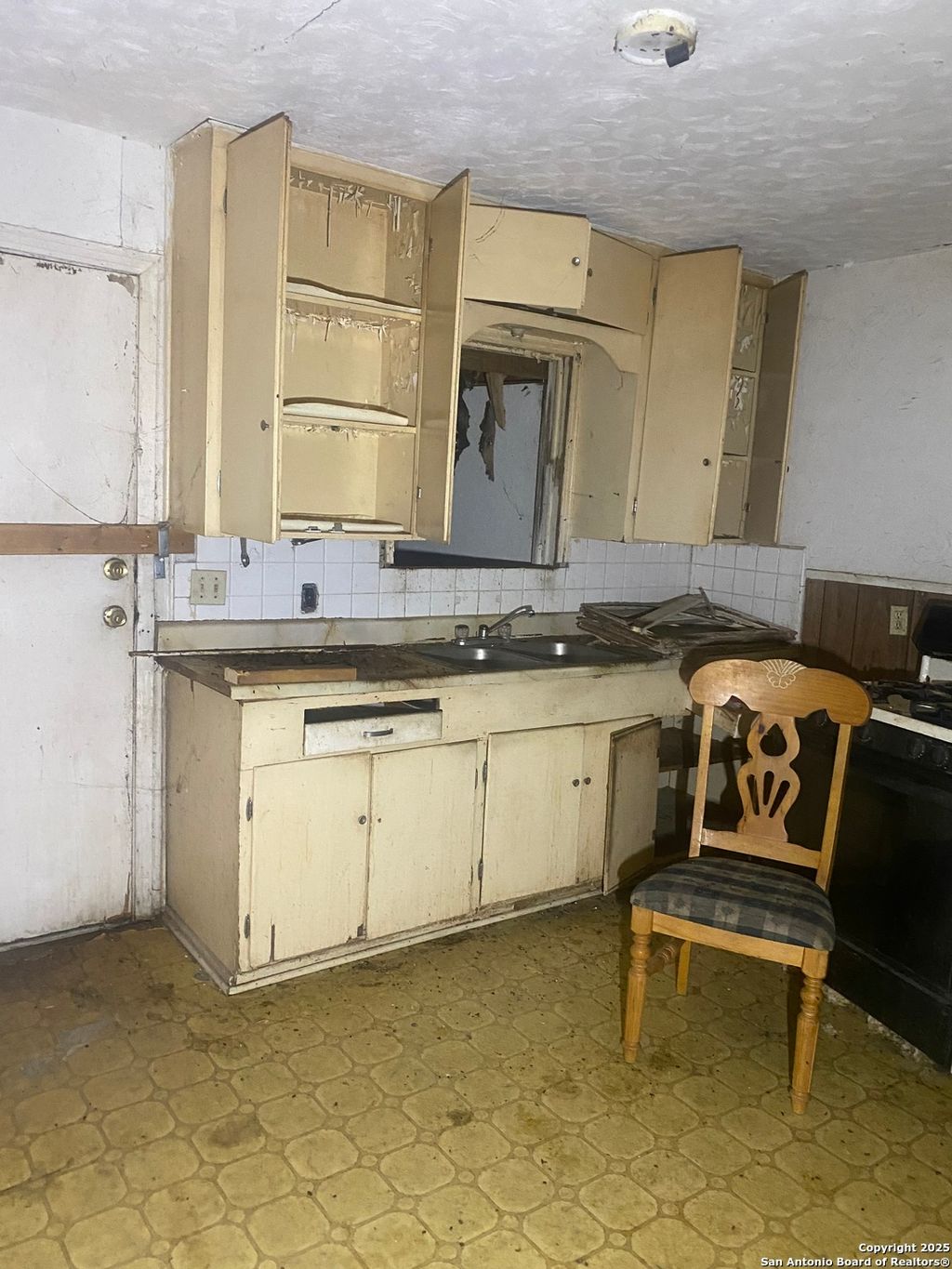 Photo of 112 Bargas, San Antonio, TX 78210 (MLS # 1906769)