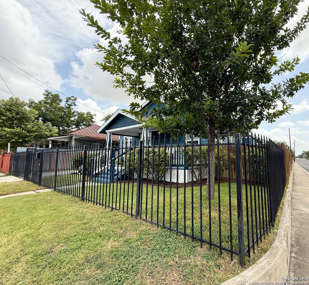 Photo of 326 Connelly, San Antonio, TX 78203 (MLS # 1884647)