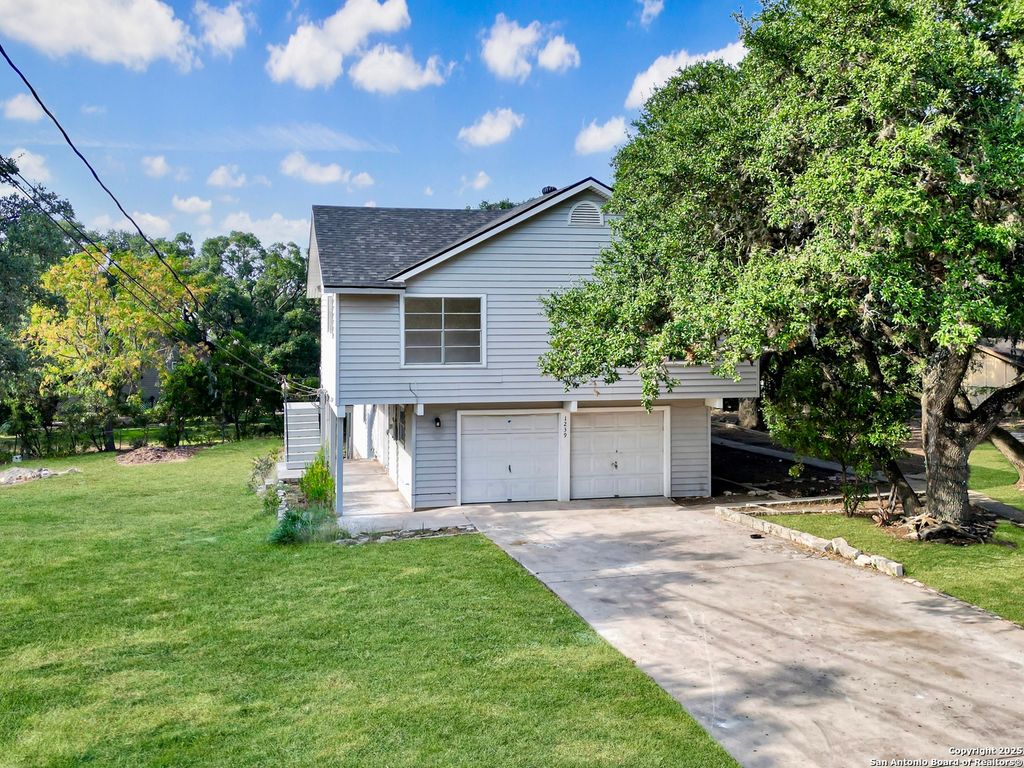 Photo of 1239 Amanda, Canyon Lake, TX 78133 (MLS # 1917052)