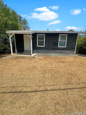 Single Family Residence at 527 Bee