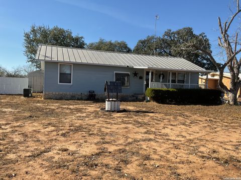Photo of 110 RENFRO, Devine, TX 78016 (MLS # 1935296)