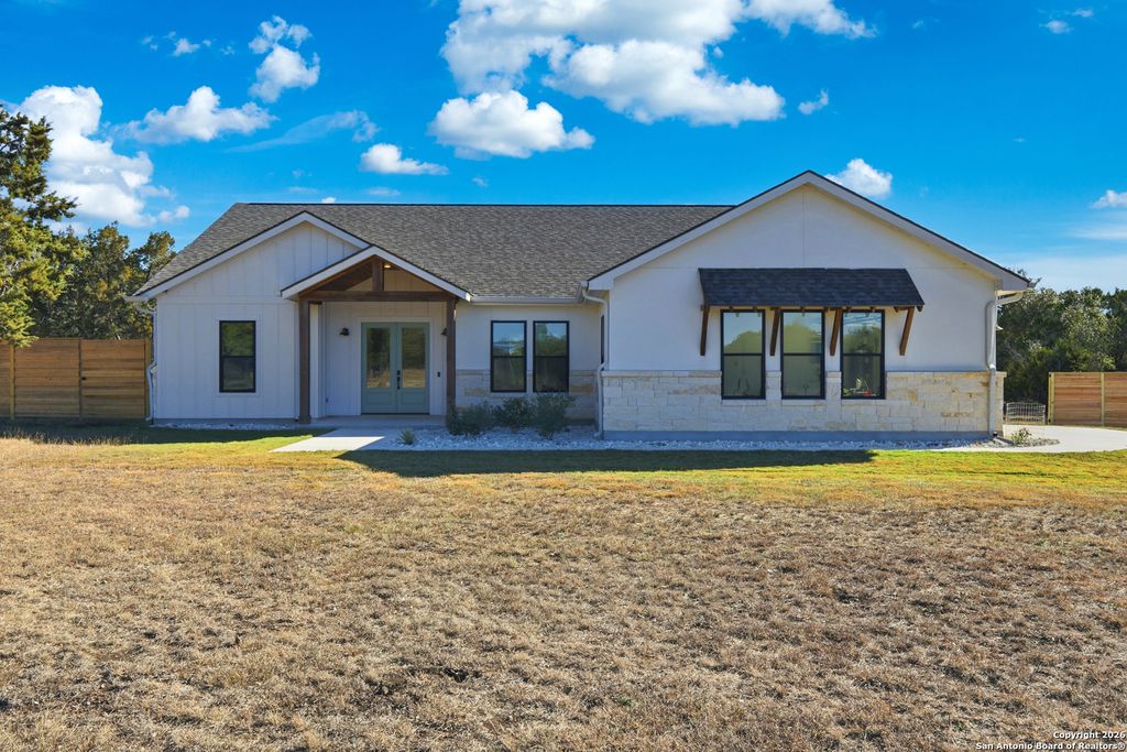 Photo of 389 Rio Cir, Pipe Creek, TX 78063 (MLS # 1934685)