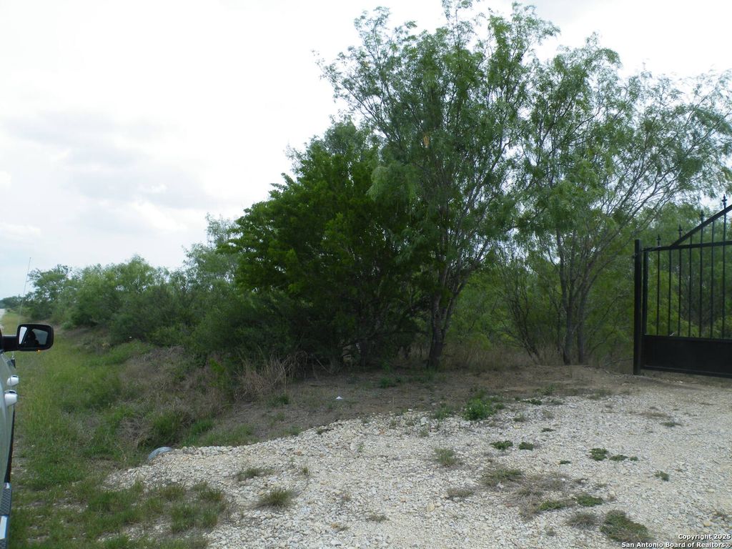 Photo of 618 County Road 154, Pleasanton, TX 78064 (MLS # 1876720)