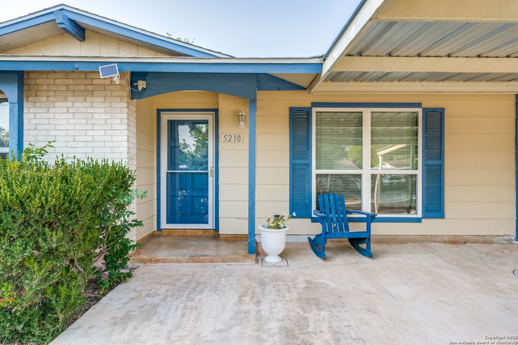 Photo of 5210 Foxcross, Kirby, TX 78219 (MLS # 1896402)