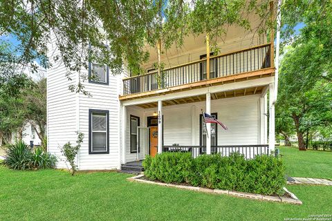 A home in Floresville