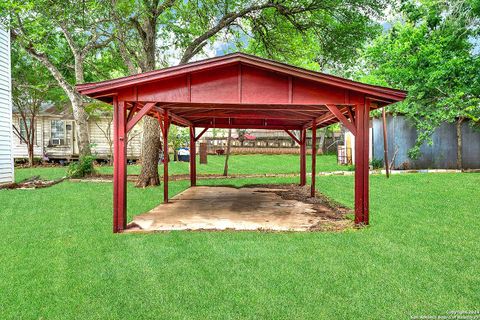 A home in Floresville