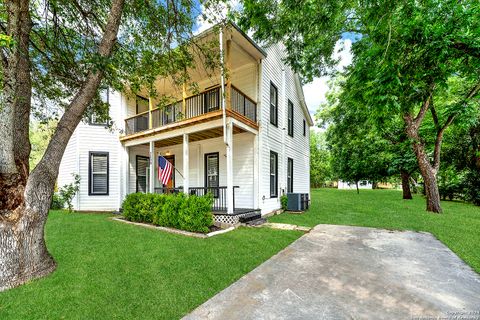 A home in Floresville