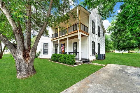 A home in Floresville