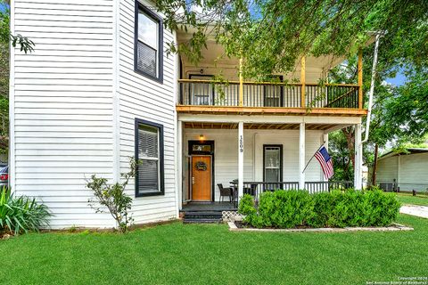 A home in Floresville