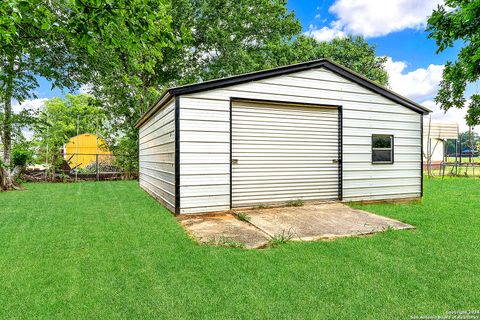 A home in Floresville