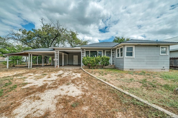 2705 AVENUE I, HONDO, TX 78861 - Image 04d7e1de2cec4b4986d49b1f04cc74cf/4104240137