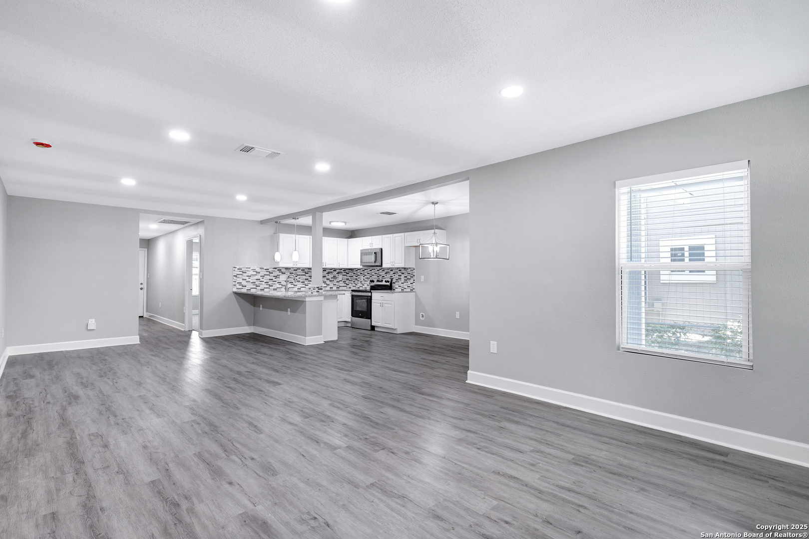 1938 W Ashby Pl