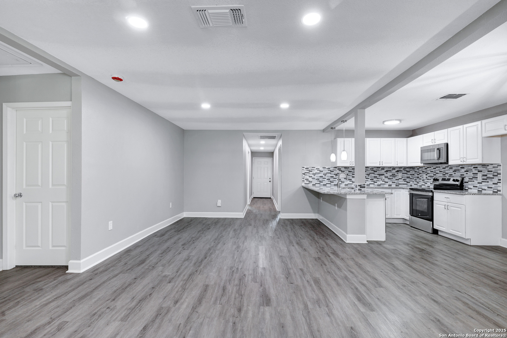 1938 W Ashby Pl