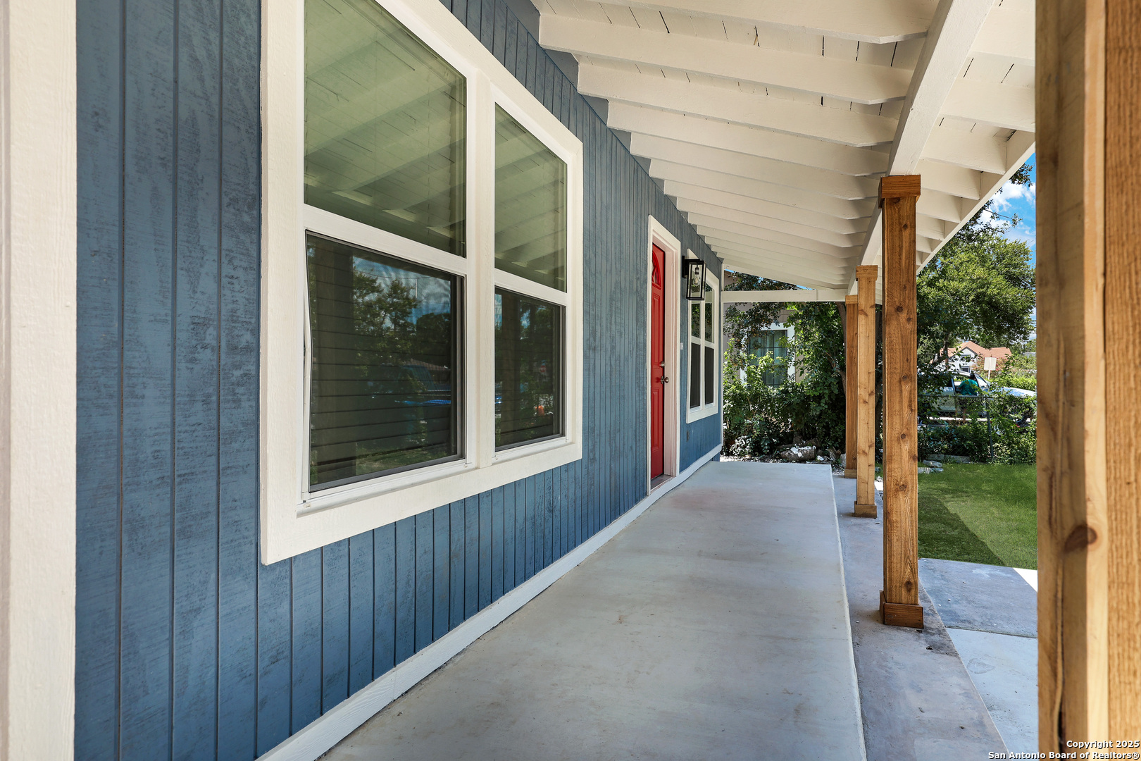 1938 W Ashby Pl