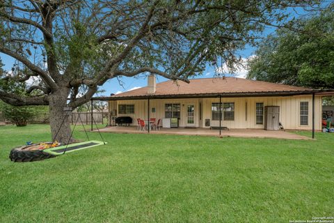 A home in Hondo