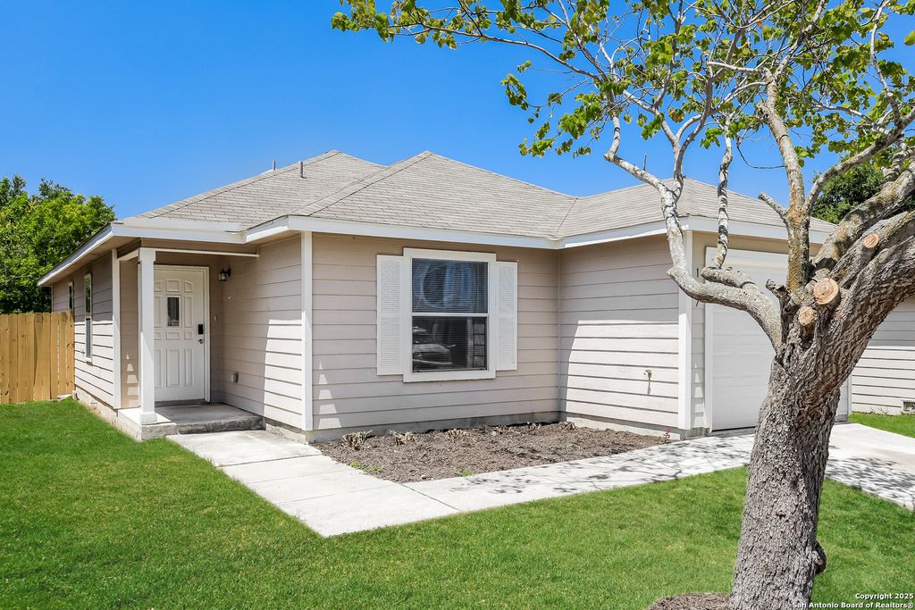 Photo of 107 CEDRON CHASE, San Antonio, TX 78253 (MLS # 1836226)